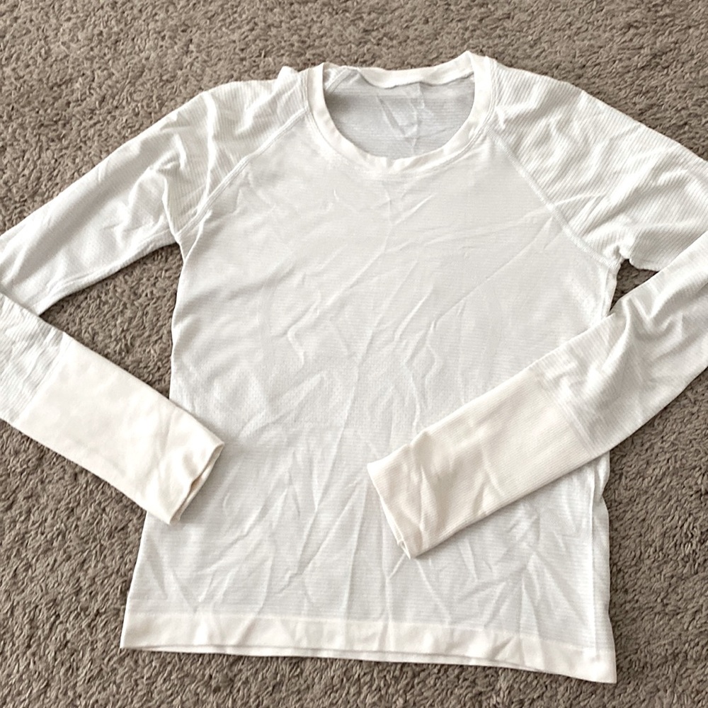 BRAND NEW LULULEMON SWIFTLY NEVER WORN!!